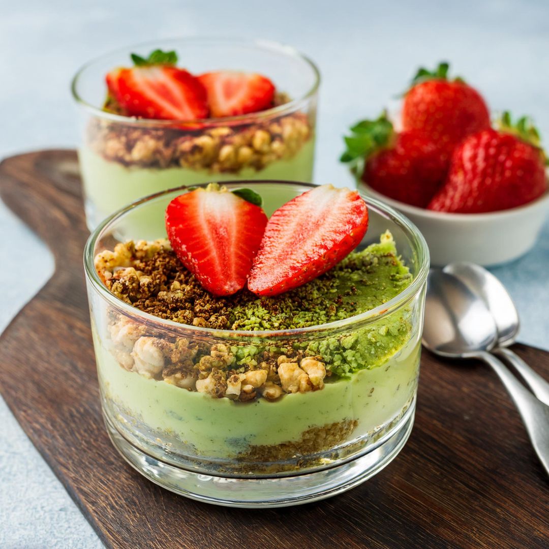 Tiramisu Vegan au Matcha et Fraises avec Granola Afbeelding